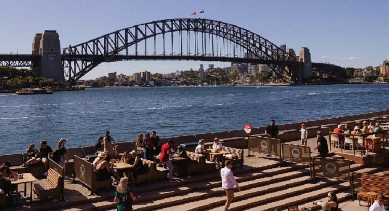 How to Enjoy Sydney Like a Local with Experienced Travel Agents