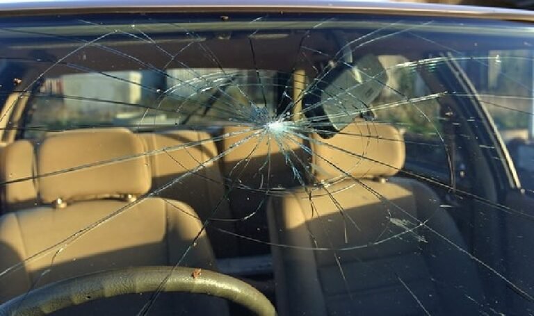 Cracked Windscreen? Here’s What You Should Do Next